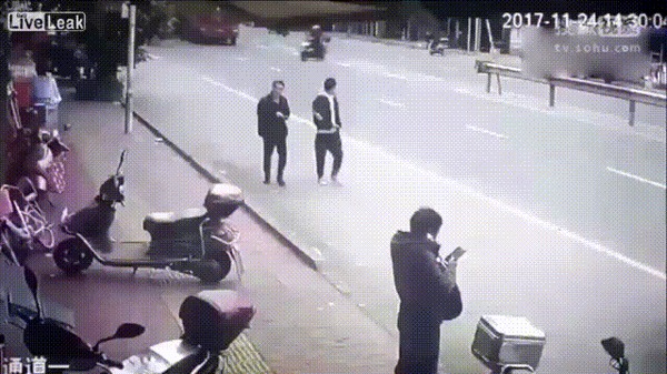 Повезло #5 ДТП, Китай, Везение, Скутер, Грузовик, Гифка, Видео