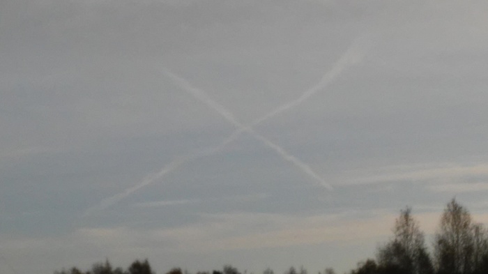 Civil airline pilots either swore or played tic-tac-toe... - My, Pilot, The photo, Humor, Condensation trail