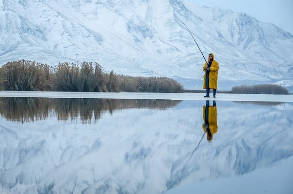 In the photo: a man fishing on Lake Van in Turkey. - beauty, The photo, The mountains, Nature