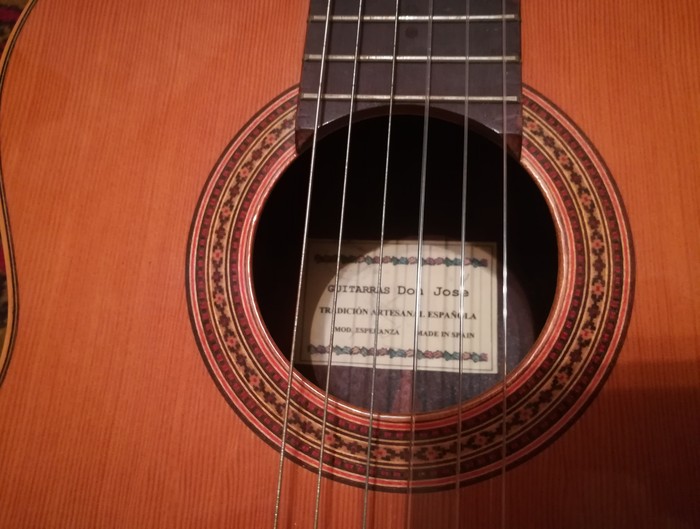 Please help me identify this guitar - Spanish guitar, How to determine