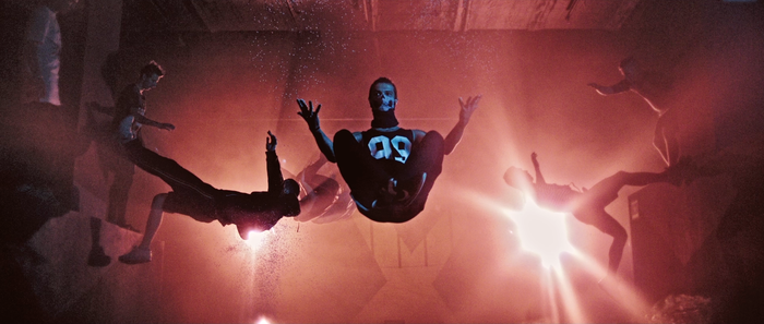 Бёрдмэн моя версия. Снимал парней прыгающих на батуте, и тут он