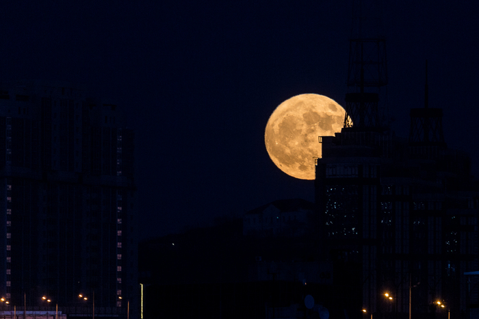 Vladivostok meets supermoon - My, , Super moon, Astrophoto, Longpost