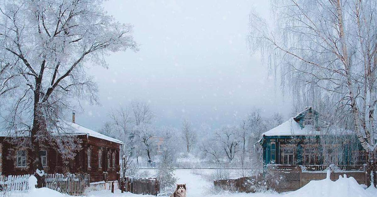 Фото зимы старые. Деревня в снегу. Снег в селе. Деревенька зимой. Зима снег деревня.