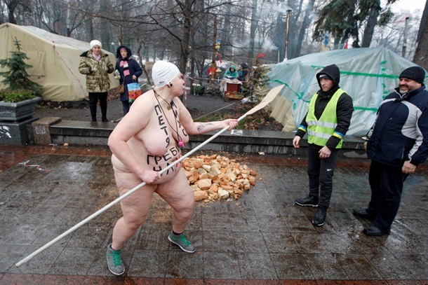 Внезапно - Femen, Майдан