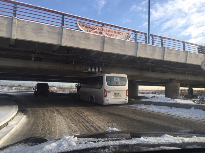 People can't read. - Bridge, Stupidity, Motorists, 