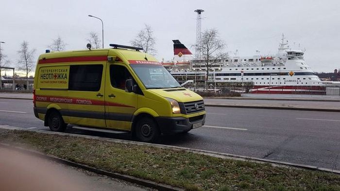 Питерская "скорая", приехавшая в Стокгольм за пациентом, спасла случайного прохожего Стокгольм, Швеция, Скорая помощь, Длиннопост