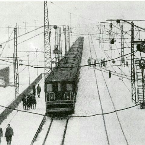 ВЛ19 с пассажирским поездом на станции Мурманск 1939 год - Железная Дорога, СССР, Мурманск, Ретро