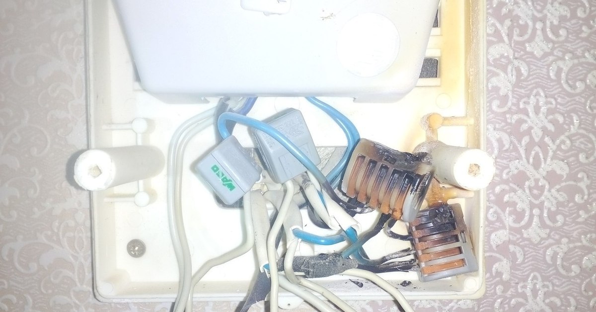 менять ли алюминиевую проводку. старые алюминиевые провода. на потолке алюминиевая проводка. алюминиевая электропроводка в квартире. старая алюминиевая проводка в квартире.