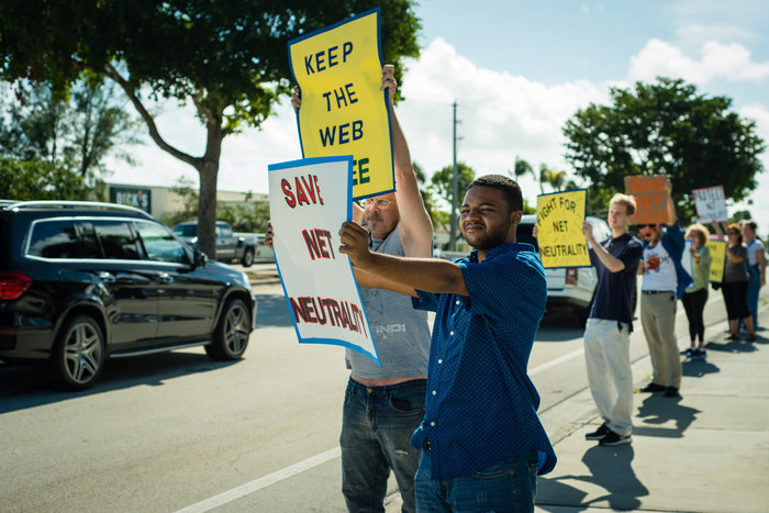 Американцы митингуют по всей стране против ограничения интернета - Fcc, Net neutrality, Америка, Политика, Длиннопост