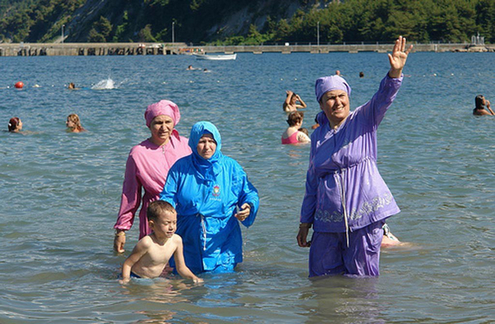 Geneva authorities have banned Muslim women in burkinis from swimming pools. - Switzerland, Geneva, Burkini, Islam, Muslims, Tolerance, Did everything right, Nafig, Tag for beauty, Tag