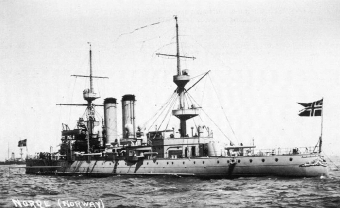 Иностранные хищники. Норвежский броненосец "Хеймдал", в 1923 году открыл огонь по нашим погранкатерам.