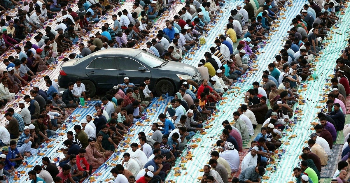 У мусульман пост рамадан длится. Рамадан фото. Пост у мусульман. Рамадан в Дубае. Ифтар Рамазана фото.