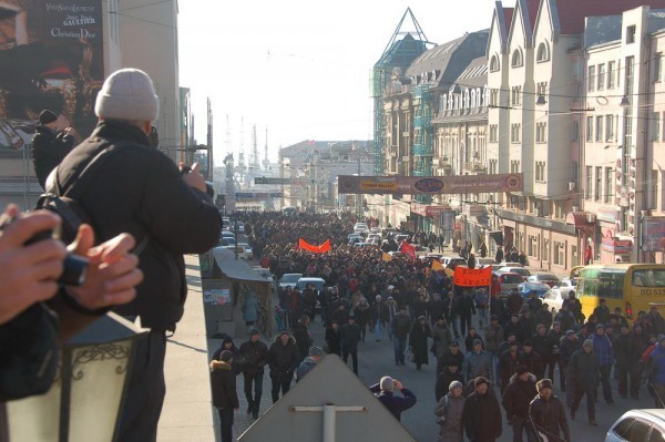 Декабрь 2008 во Владивостоке. 14 декабря. - Владивосток2008, Владивосток, 2008, Политика, Длиннопост, Протест, Митинг, Иномарки, Видео