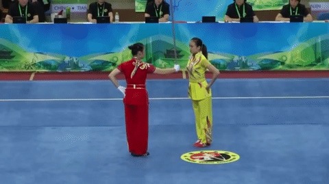 А помните как ножичком между пальцами руки?
