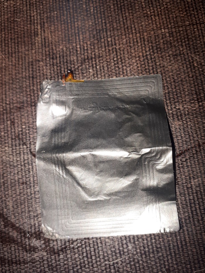 Под батарейкой