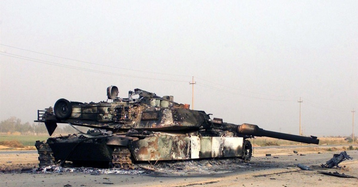 Видео поражения абрамса. Подбитый танк Абрамс на Украине. Танк Leopard 2a6. Танки Абрамс и леопард.