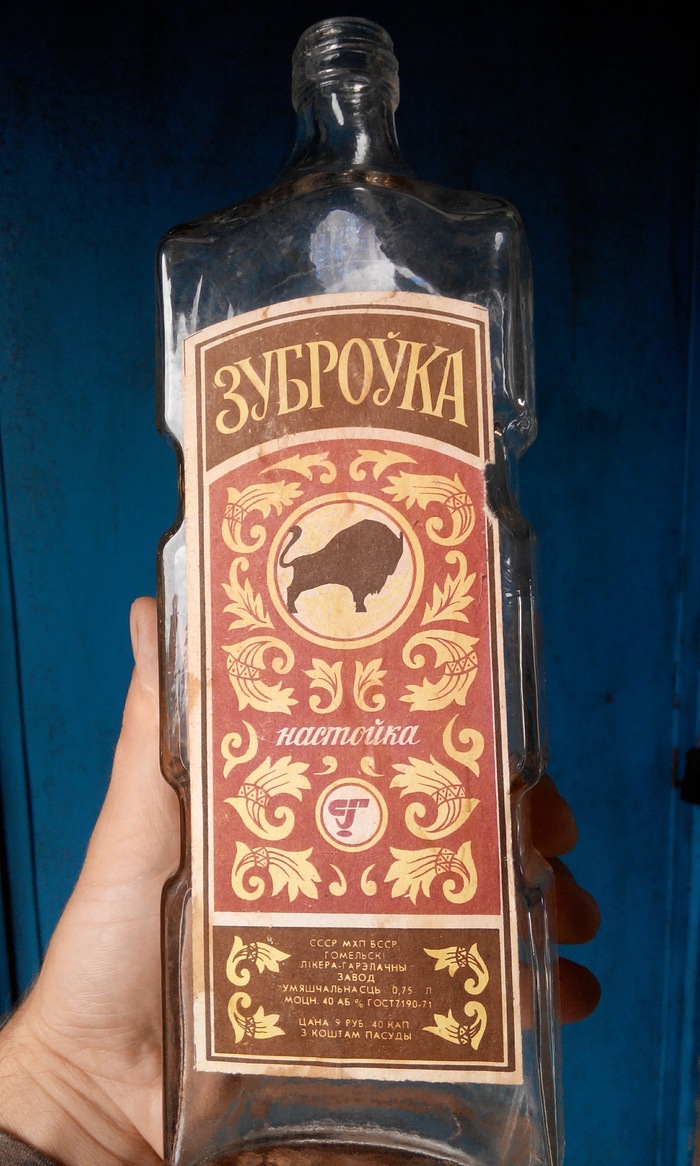 Zubrovka is an alcoholic drink infused with Zubrovka grass. - My, Retro, Made in USSR, Nostalgia, Republic of Belarus, Zubrovka, Alcohol, Longpost