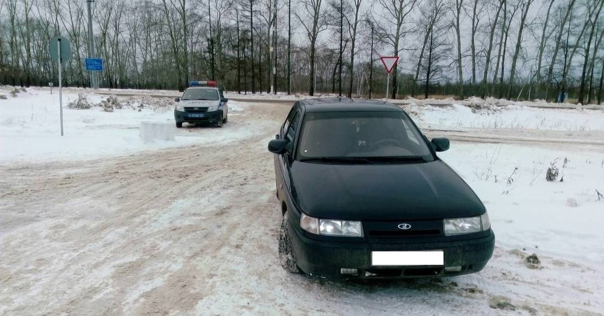 Авито авто чувашия. За рулем ВАЗ 2110 зимой. За рулем ВАЗ 2112 зимой. Парень за рулем ВАЗ 2112. ВАЗ 2112 черный за рулём.