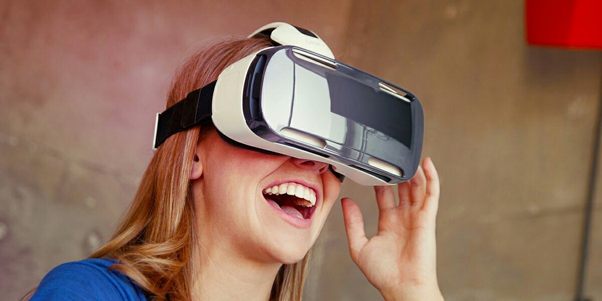 Самые лучшие vr. Шлем самсунг ВР. Очки виртуальной реальности. Шлем виртуальной реальности. Очки брутальной реальности.
