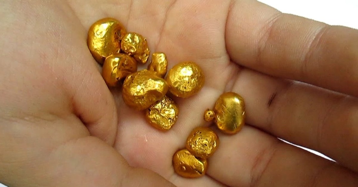 Gold stone. Золото. Самородки драгоценных металлов. Золотой камень. Кусочек золота.