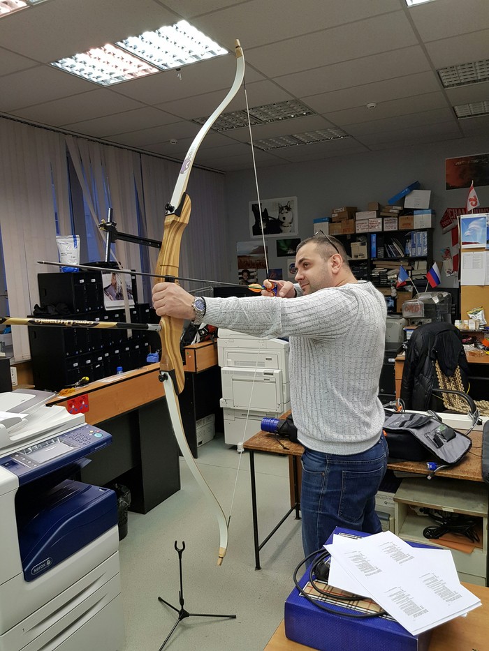 Нет у нас на работе комнат отдыха и игровых комнат, развлекаемся на обеде как можем)))