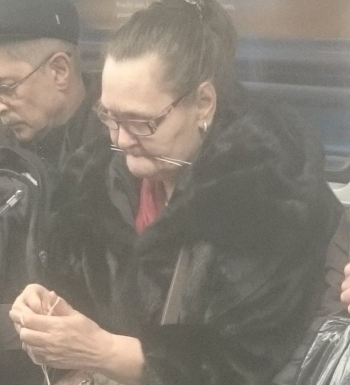 Try not to give way to such a grandmother. - My, Metro, Пассажиры, Knitting