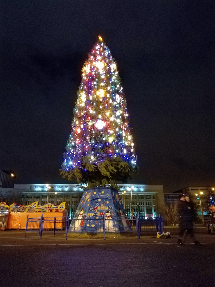 Happy Comrades!!!! - My, Christmas trees, New Year, Saratov, Photo on sneaker