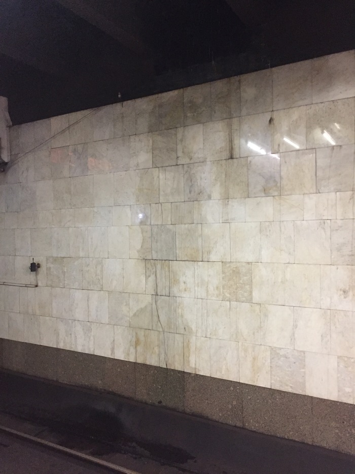 Where are the workers and the authorities of the subway looking? - My, Metro, Water, Hack