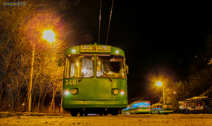 Evening trolleybus - My, Trolleybus, Kharkov, , Transport, Gate, My, Night, Evening