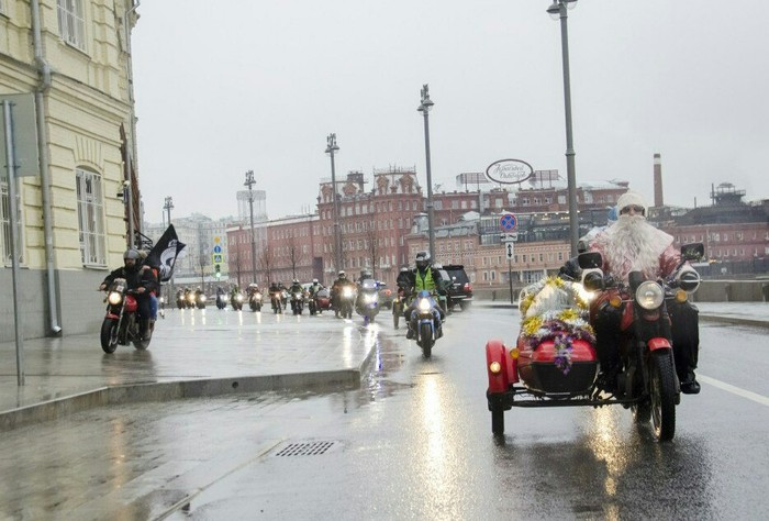 31 декабря в Москве была замечена колонна мотобайкеров (более 50 штук) - Моё, Мотоциклы, Байкеры, Отморозки, Назло, Бронетехника, Колонна, Мото, Мотоциклисты