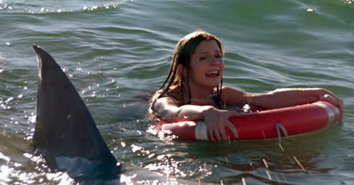 Нападение акулы в море. Девушка на надувном дельфине. Человек Дельфин.