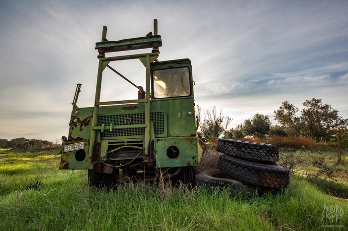 Abandoned machinery in the green Cypriot meadows - My, Cyprus, Abandoned, Technics, Urbanphoto, Zabugornyurban, Urbanturism, Longpost