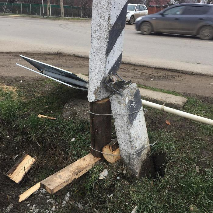 Tired of standing and decided to sit down - Krasnodar, Timashevsk, Краснодарский Край, Krasnoyarsk pillars, Traffic rules