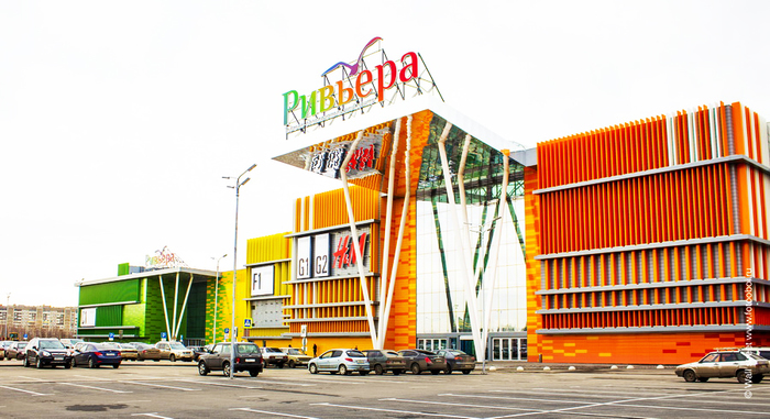 Охранник торгового центра "Ривьера" отказался выдать одежду после закрытия гардероба.