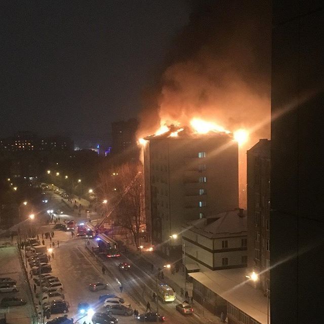 In Tyumen, the facade of a multi-storey building caught fire. - Fire, Tyumen, Incident, Ministry of Emergency Situations, Video, Longpost