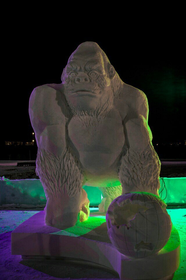 King Kong in Krasnoyarsk. - My, Art, Sculpture, Snow, Krasnoyarsk, The festival, Gorilla, Thread, Longpost