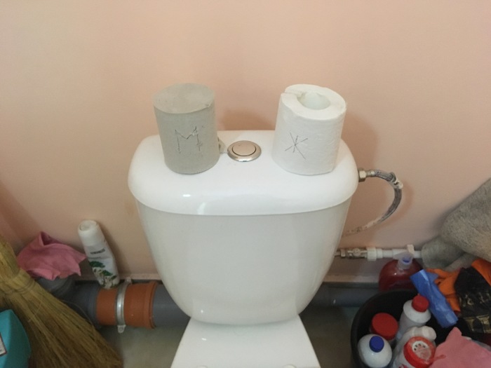 В нашем офисном туалете попахивает сексизмом:)