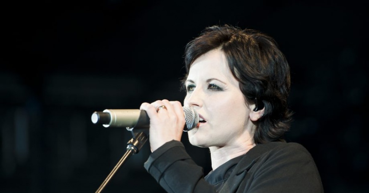 The cranberries. Cranberries солистка. О’Риордан, Долорес the Cranberries. Cranberries Долорес. Солистка группы Cranberries Долорес.