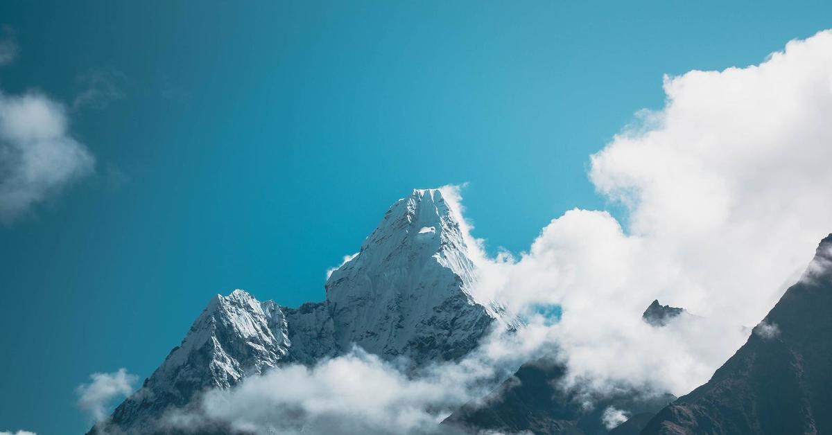 Am mountain time. Ама Даблам гора. Ама-Даблам гора в Непале. Гора ама-Даблам в Гималаях фото. Марки горы.