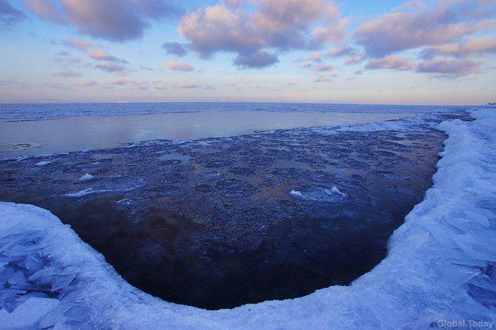 Байкал замерзает