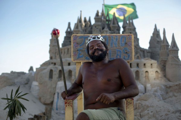 The Brazilian decided not to pay a communal apartment and has been living in a sand castle for more than 20 years - Text, Brazil, The photo, Communal, Lock, Sand, Longpost