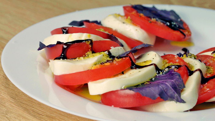 Caprese salad. Traditional Italian recipe. - My, Salad, Caprese, Recipe, Video recipe, Cooking