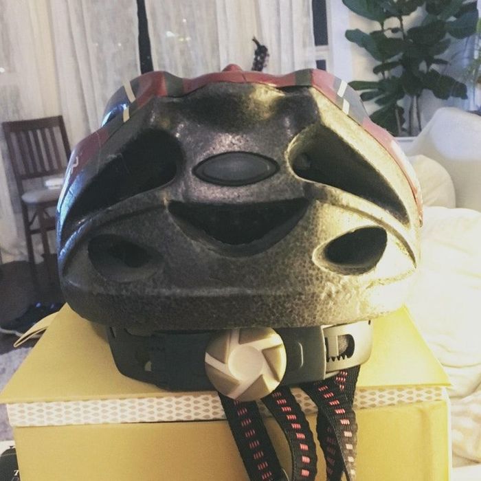 The reverse side of this bike helmet looks like the happiest sloth ever! - Humor, Emotions, Emoji, Memes, Helmet, Sloth, Pareidolia