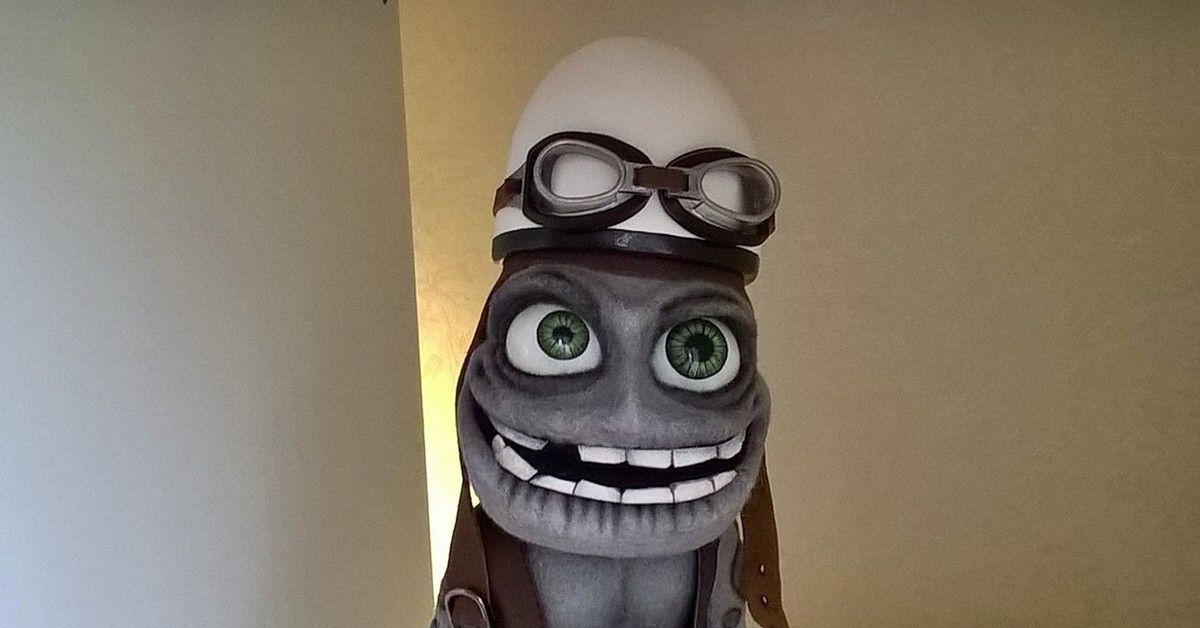 Реклама энергетика со скримером. Crazy Frog. Crazy Frog фото. Crazy Frog Toy. Crazy Frog клип.