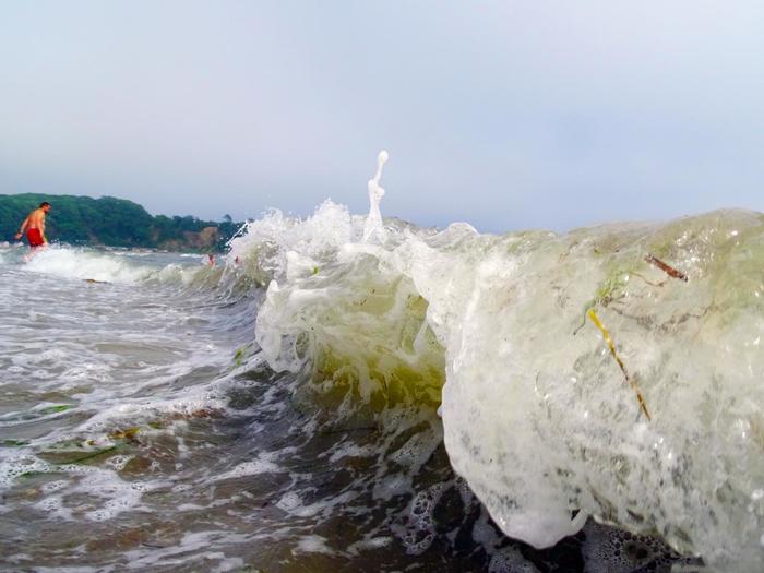 On the shore of the Ussuri Bay or In the blue sea, in white foam - My, Дальний Восток, Primorsky Krai, Ussuri Bay, Wave, Longpost