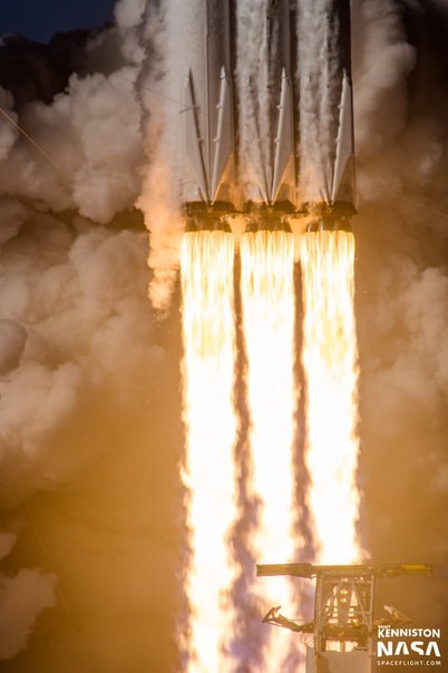 Beautiful shot from the launch of Falcon Heavy - Falcon heavy, Running, The photo