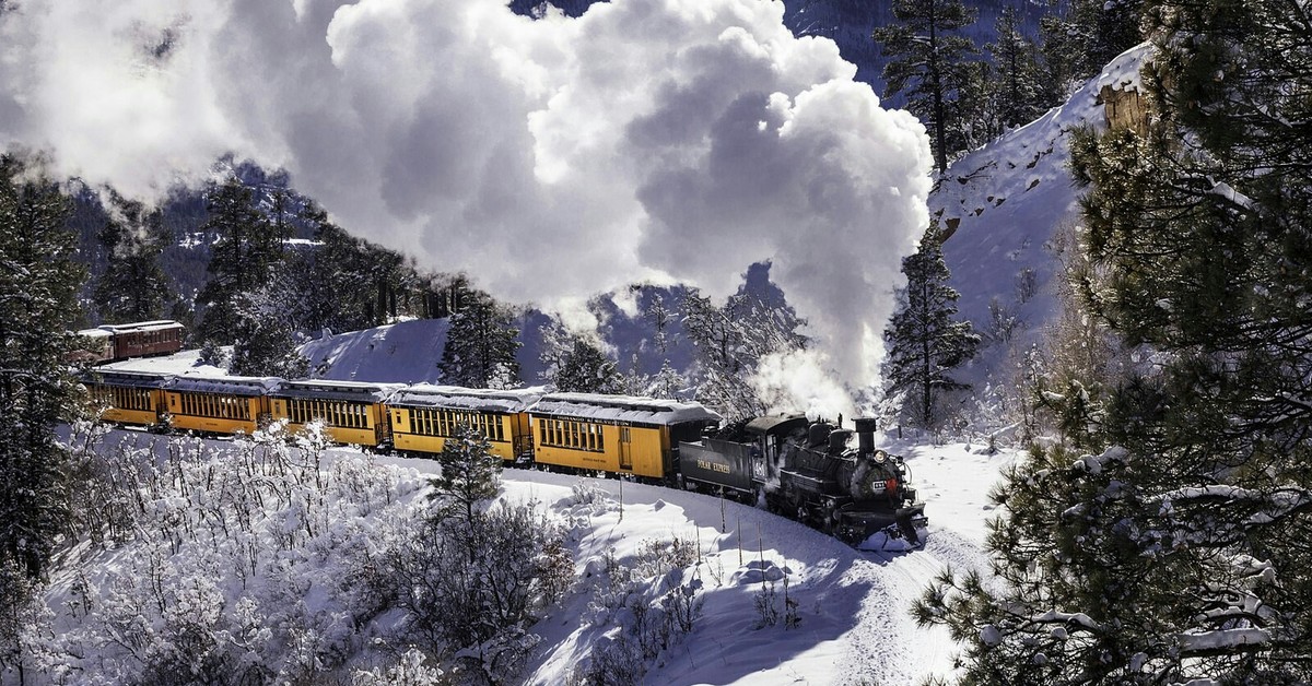 Поезд зимой. Железная дорога Флом зимой. Durango and Silverton narrow Gauge Railroad. Паровоз зима Швейцария. Поезд в горах.