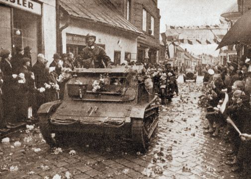 600 years have been waiting for you - Polish troops enter Czechoslovakia, 1938. - Interbellum, Poland, Czechoslovakia, Longpost