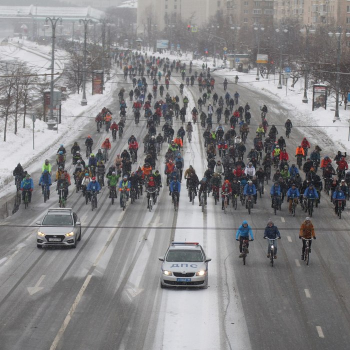 Третий зимний велопарад прошёл в Москве.