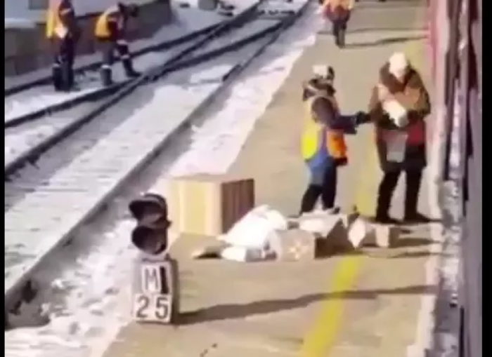 Быстрая разгрузка посылок от почты России.